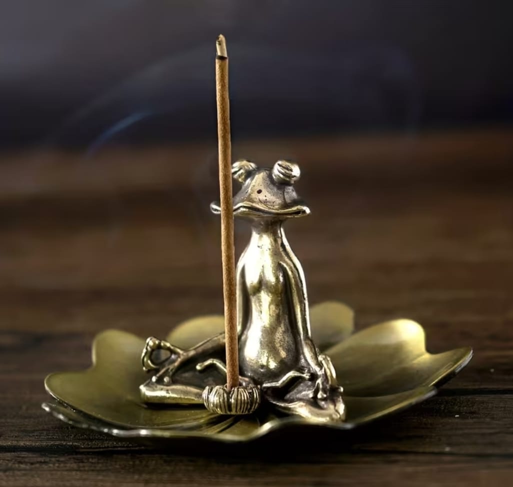 Grenouille porte encens